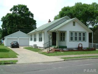 316 Henrietta St, Pekin, IL 61554-3157