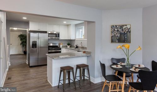 328 Walnut St, Lancaster PA  17602-2404 exterior