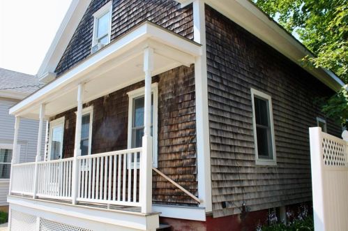 30 Lee Ave, Middletown, RI 02840-4041