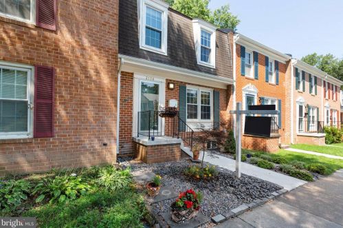 2358 Horseferry Ct, Herndon, VA 20191-2742