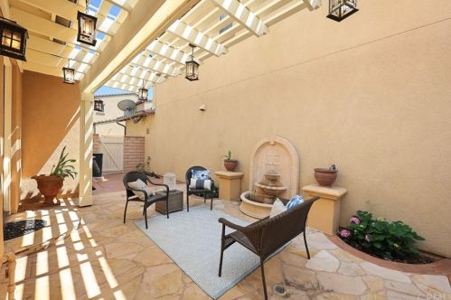 108 Spanish Lace, Irvine CA  92620-3424 exterior