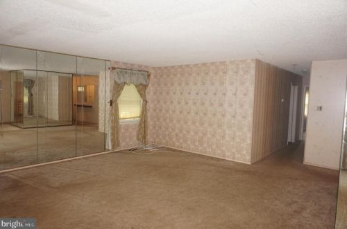 4 Twig Ct, Willingboro, NJ 08046-3834