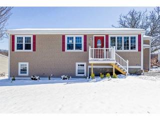 30 Levesque St, Warwick, RI 02886-0750