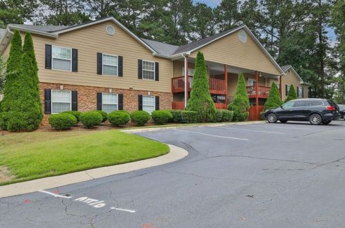 102 Brighton Pt, Atlanta, GA 30328-1364