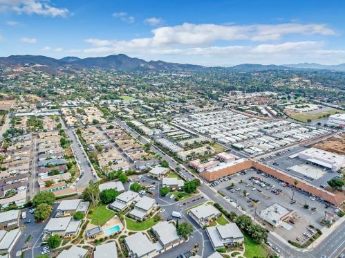 1211 Mariposa Ct, Vista CA  92084-3445 exterior