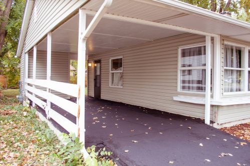 1966 Spruce St, Kankakee, IL 60901-2749