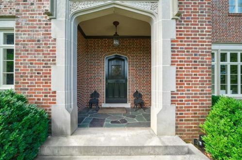 1227 Brookhaven Dr, Atlanta GA  30319-3105 exterior