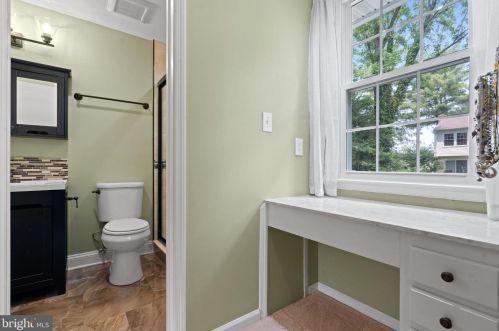 5637 Fort Corloran Dr, Springfield VA  22015-2114 exterior