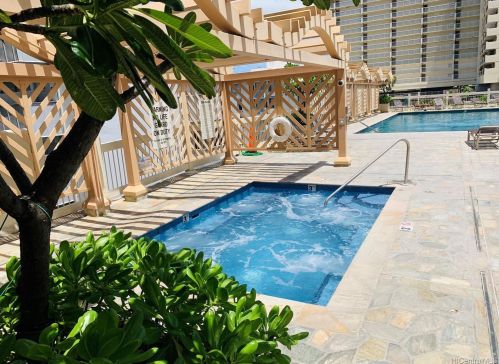 445 Seaside Ave, Honolulu HI  96815-2640 exterior