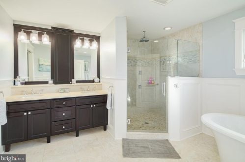 415 Washington Ave, Tavistock NJ 08033-3340 exterior