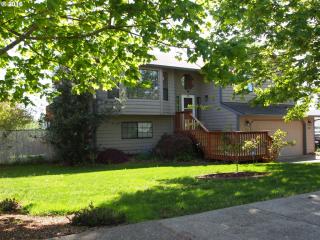 38220 Heia Ct, Sandy, OR 97055-8345