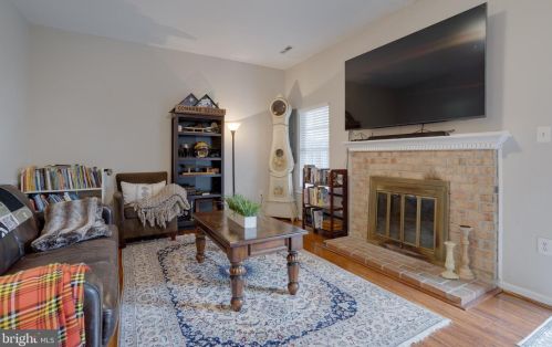 8816 Ridge Hollow Ct, Springfield VA  22152-1424 exterior