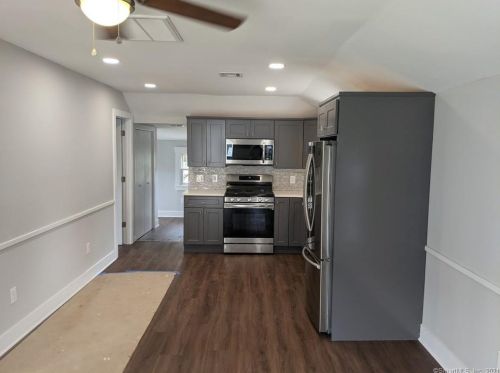 36 Catlin Pl, Huntington CT  06484-4404 exterior