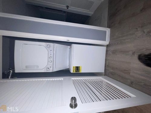 71 Montre Sq, Atlanta GA  30327-4044 exterior