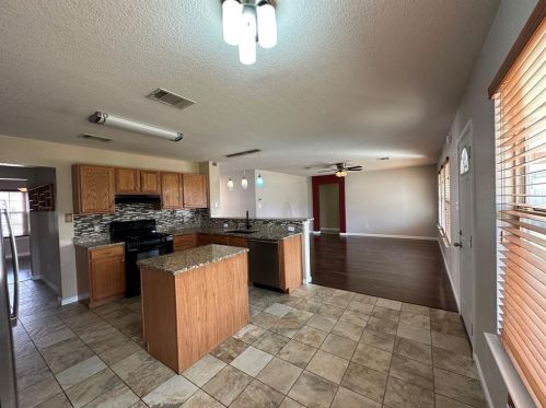 136 Indian Paintbrush Dr, Uhland TX  78640-5208 exterior