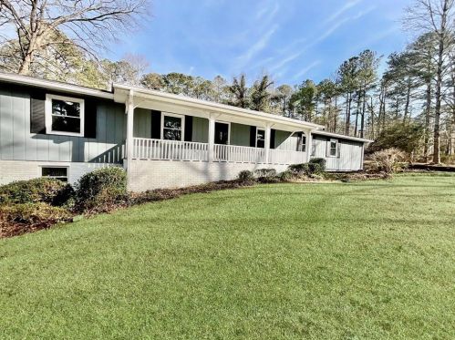 251 Hillcrest Dr, Stockbridge, GA 30281-1762