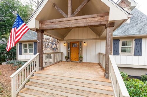 540 Chateaugay Ln, Atlanta, GA 30342-3404