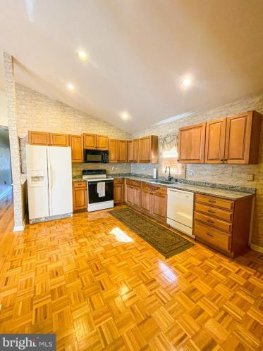 2245 52 St, Philadelphia PA 19131-2312 exterior