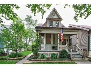 9417 Congress Park Ave, Brookfield, IL 60513-2209