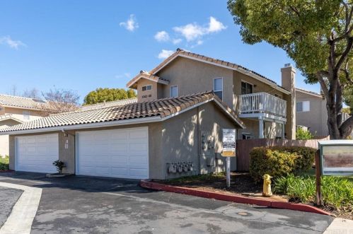 1324 Palomar Pl, Vista CA 92084-3564 exterior