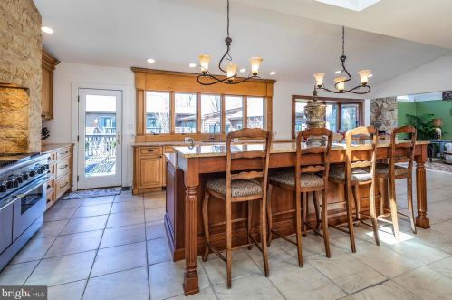 15 Teak Ln, Princeton NJ 08540-4724 exterior