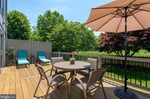 884 Salisbury Ct, Lancaster PA  17601-4481 exterior