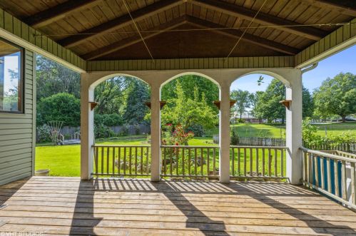 3 Swan Cir, Lemont IL  60440-1237 exterior