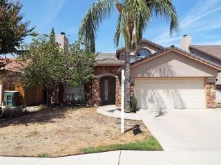 1003 Garland Ave, Clovis, CA 93612-5874