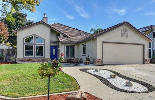 300 Lopez Ln, Tracy, CA 95376-5241