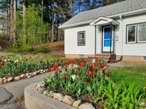 40 Highland Ave, Derry, NH 03038-2657
