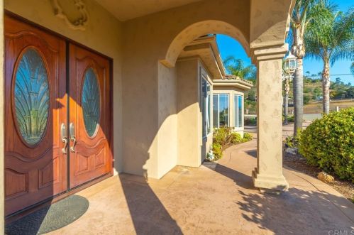 2021 Pleasant Heights Dr, Vista CA  92084-2844 exterior