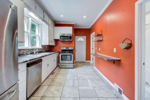 603 Gotzian St, Saint Paul, MN 55106-4635