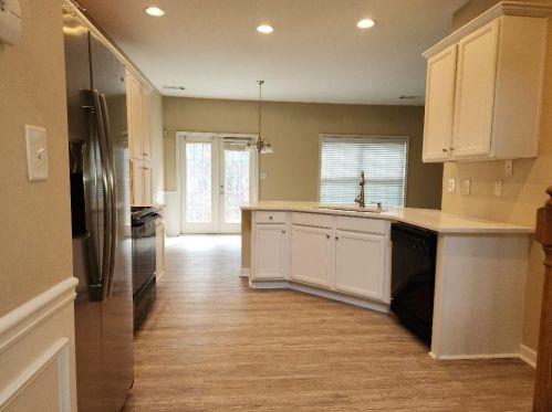 381 Creek Manor Way, Suwanee GA  30024-6565 exterior