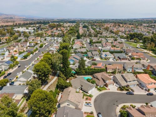 8 Dorchester, Irvine CA  92620-2614 exterior