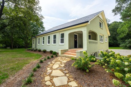 5960 West Ave, Lavonia, GA 30553-1180