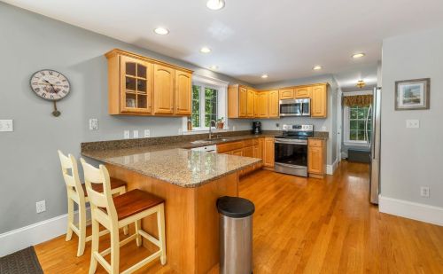 75 Newmarket Rd, Lee, NH 03824-3127