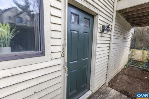 1216 Chatham Rdg, Charlottesville, VA 22901-3183