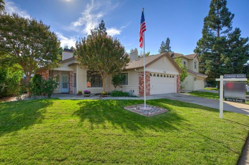 9350 Soaring Oaks Dr, Elk Grove, CA 95758-6516