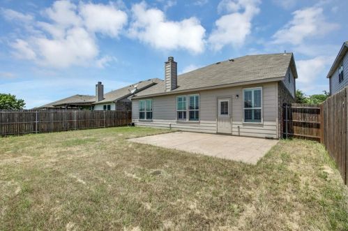 2340 Angoni Way, Fort Worth TX  76131-5126 exterior