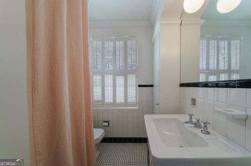 3180 Arden Rd, Atlanta GA  30305-1912 exterior