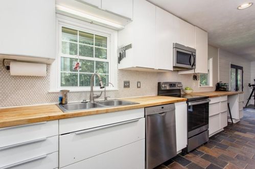 6889 Lockridge Dr, Atlanta GA  30360-1514 exterior