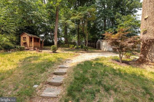 7136 Game Lord Dr, Springfield VA  22153-1318 exterior