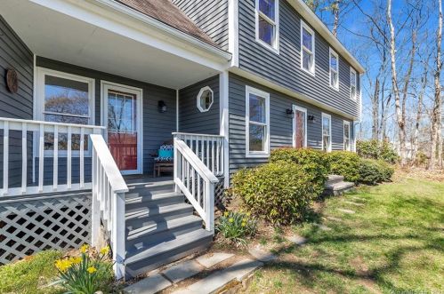 3 Brooks Ln, Chester, CT 06412-1138