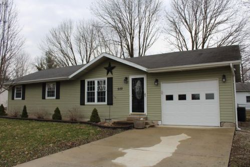 502 Roddy Rd, Salem, IL 62881-3941