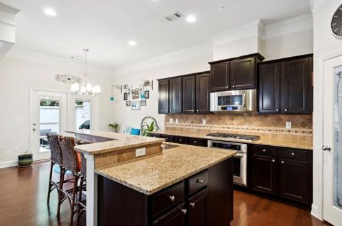 5568 High Point Rd, Atlanta GA  30342-5039 exterior