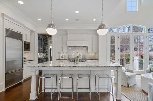 2672 Ellwood Dr, Atlanta GA  30305-3866 exterior