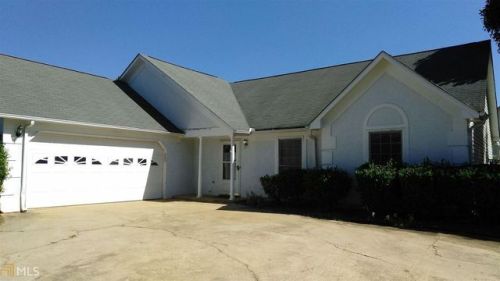 5470 Barrwyn Dr, Rex, GA 30273-1364