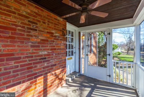 1605 Noyes Dr, Silver Spring, MD 20910-2224