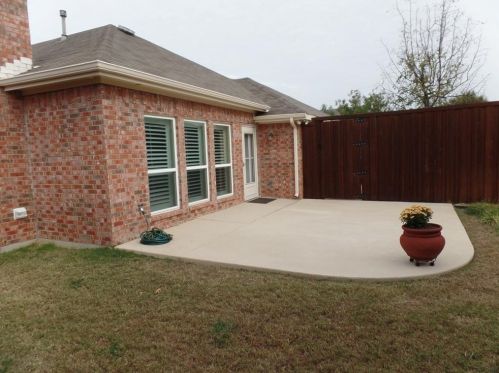 2008 Topaz Dr, Carrollton TX 75010-4511 exterior