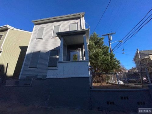 35 Mercer St, Paterson, NJ 07524-2431